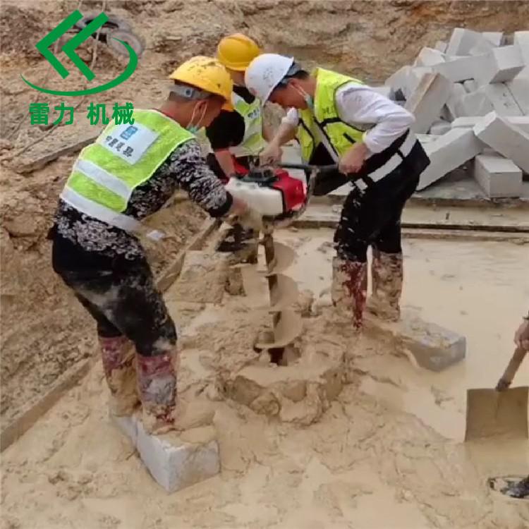 自動(dòng)打樁機(jī)配多種型號(hào)鉆頭